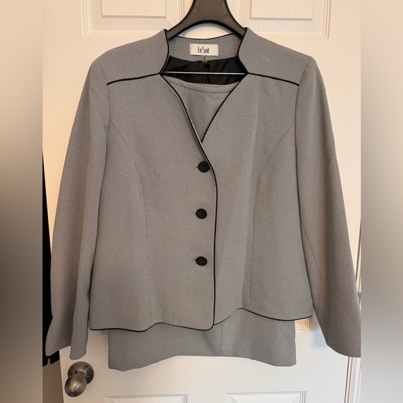 2pc skirt suit - Picture 1 of 4